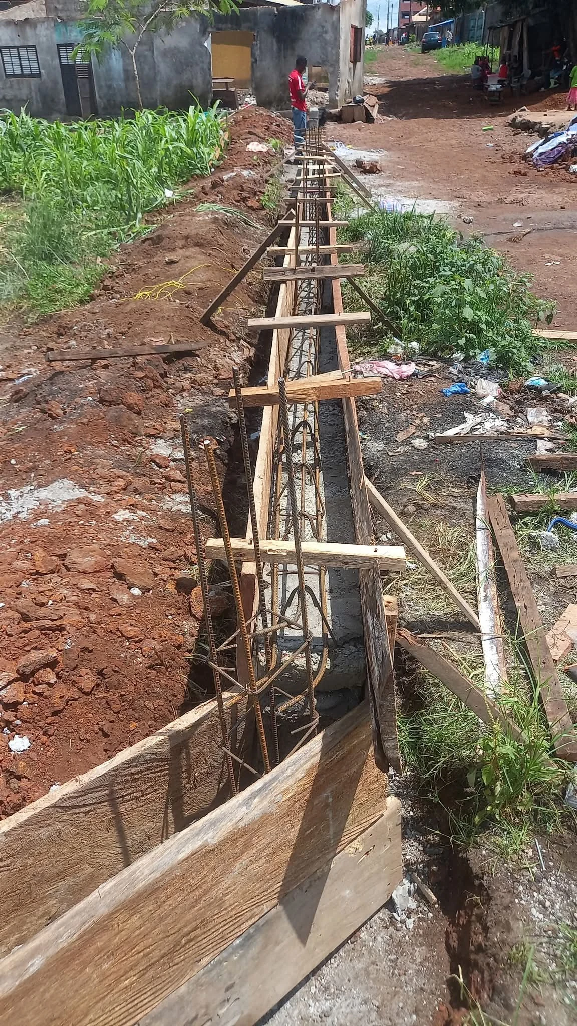 Ferraillage et coffrage réalisés sur un chantier AGC