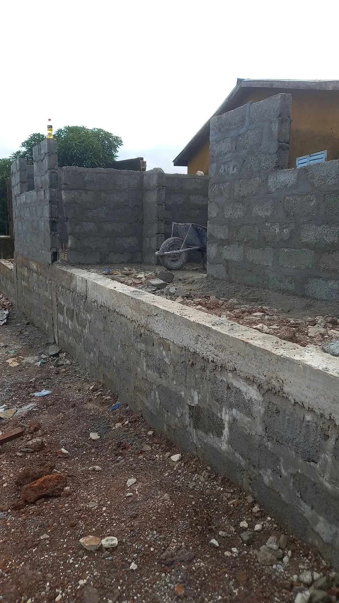 Travaux de maçonnerie et soubassement AGC
